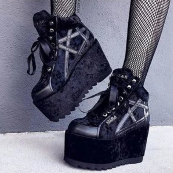 Killstar: Malice Platform Trainer [Velvet], Women's Sz 7 (runs big), Like New - Picture 6 of 13